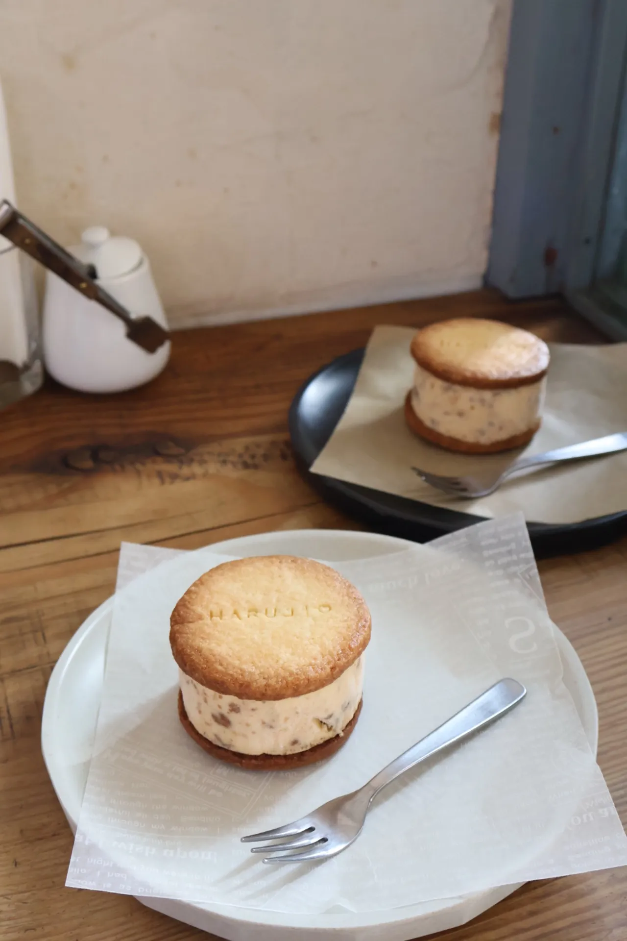 【数量限定】寒い時期でもアイスは美味しい😋ティラミスクッキーサンドのご紹介◎【イートイン限定】