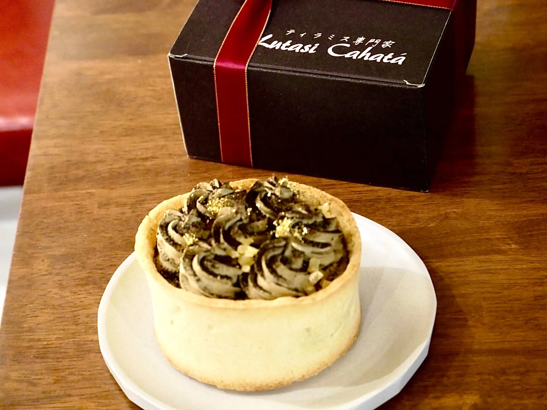 【全国配送】記憶に残るひと口を——主役級の“匠のティラミスタルト”で叶える感動サプライズ